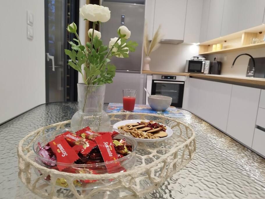 Floral Home 1 - Ground Floor Apt With Courtyard And Private Parking! Athena Bagian luar foto