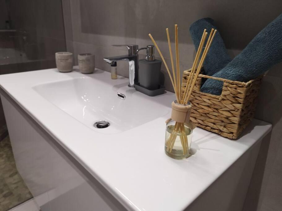 Floral Home 1 - Ground Floor Apt With Courtyard And Private Parking! Athena Bagian luar foto