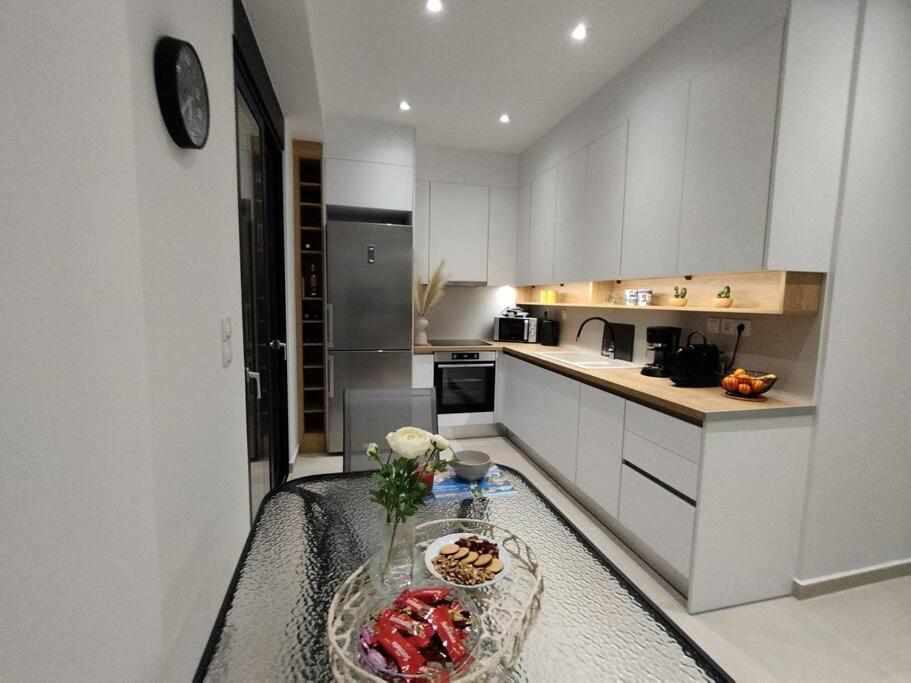 Floral Home 1 - Ground Floor Apt With Courtyard And Private Parking! Athena Bagian luar foto