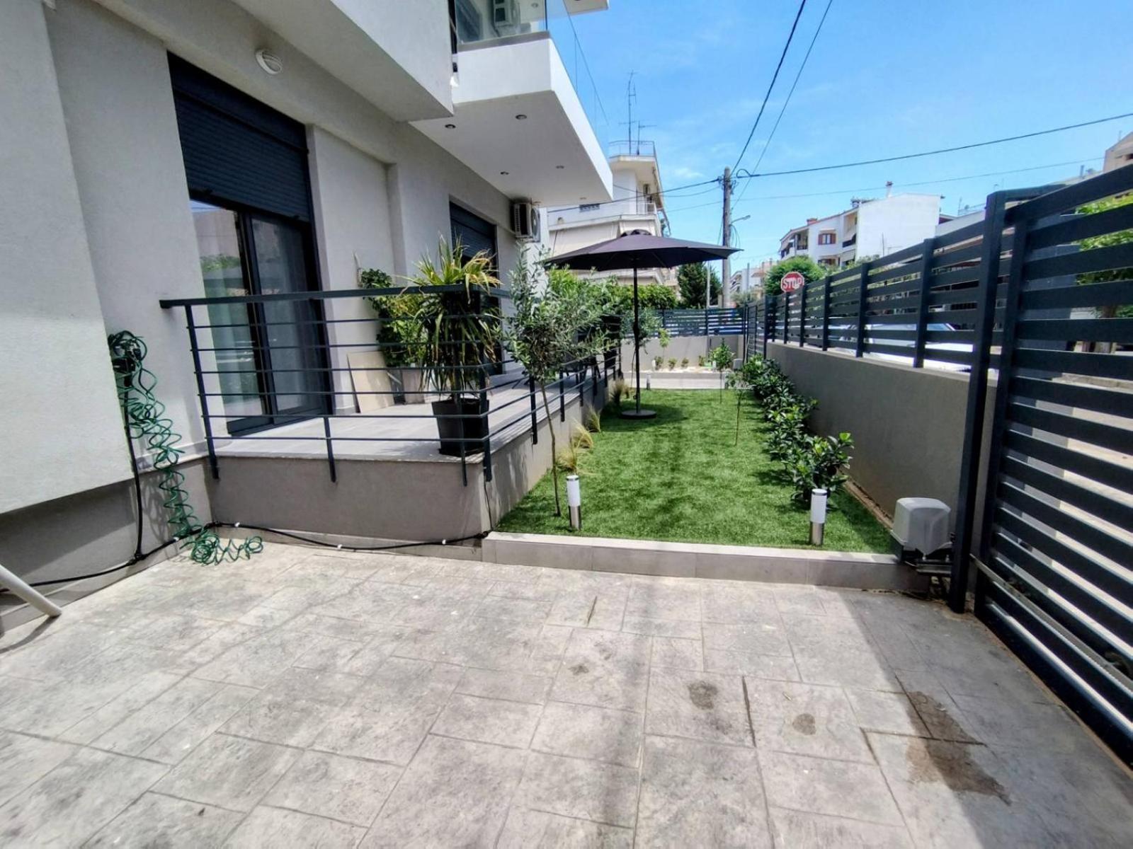 Floral Home 1 - Ground Floor Apt With Courtyard And Private Parking! Athena Bagian luar foto