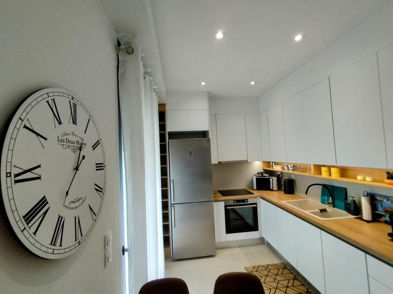 Floral Home 1 - Ground Floor Apt With Courtyard And Private Parking! Athena Bagian luar foto
