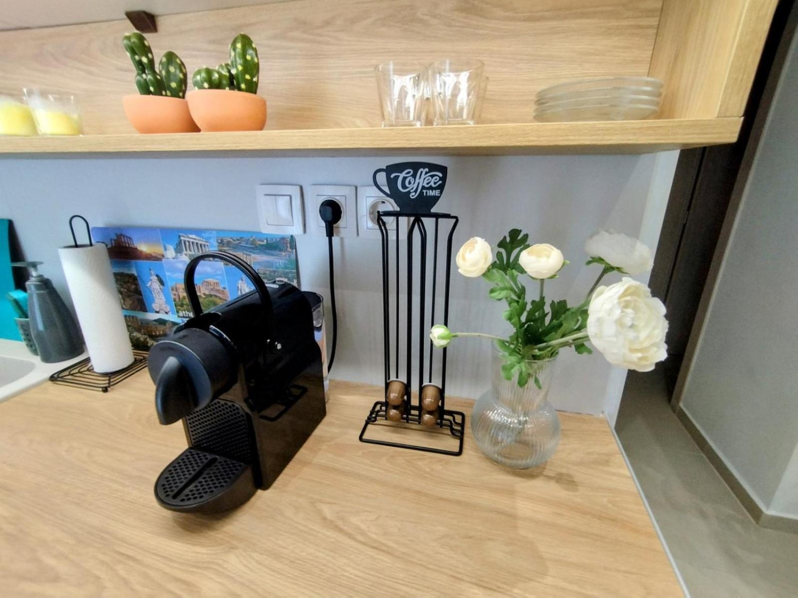 Floral Home 1 - Ground Floor Apt With Courtyard And Private Parking! Athena Bagian luar foto