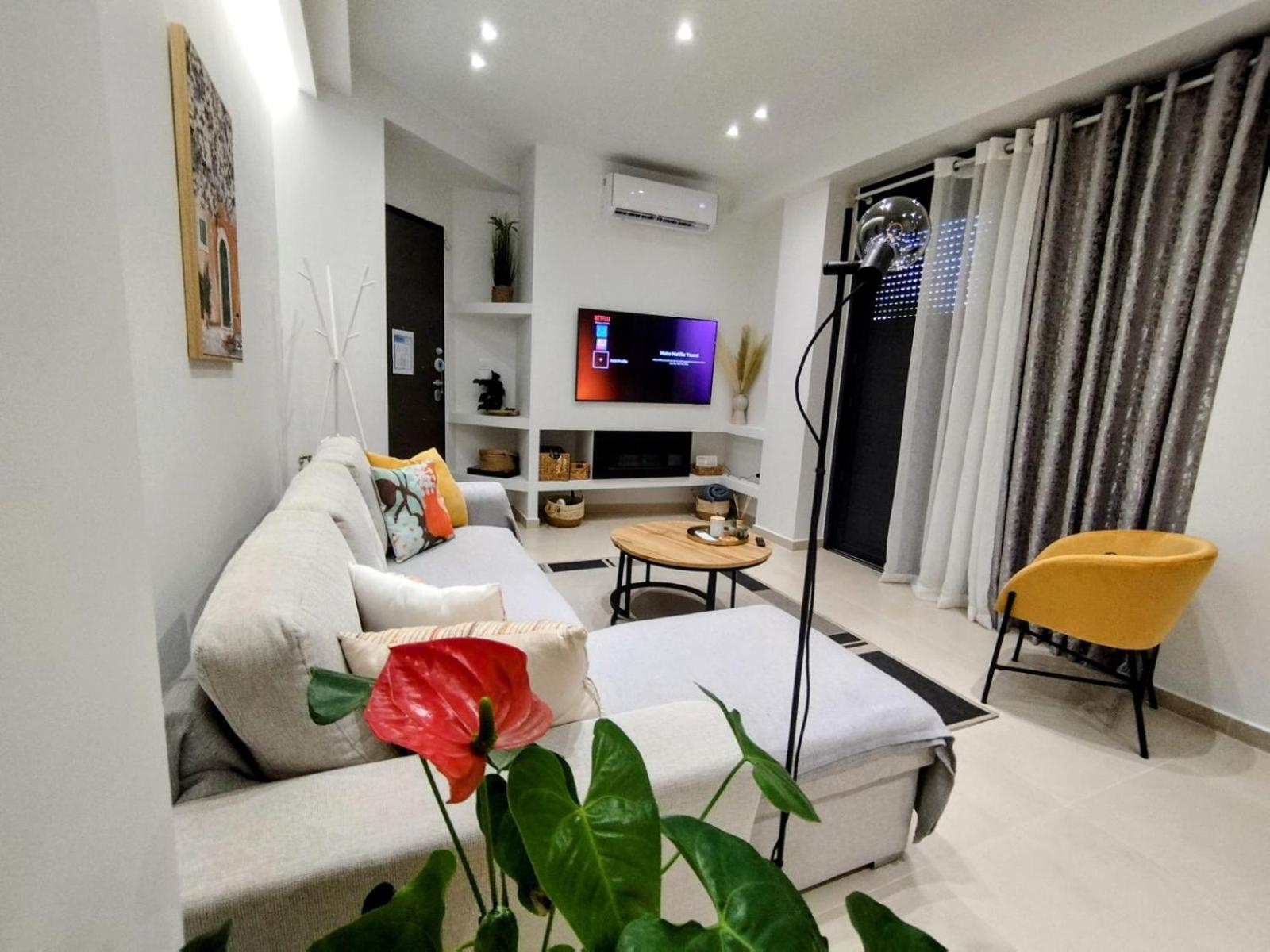 Floral Home 1 - Ground Floor Apt With Courtyard And Private Parking! Athena Bagian luar foto